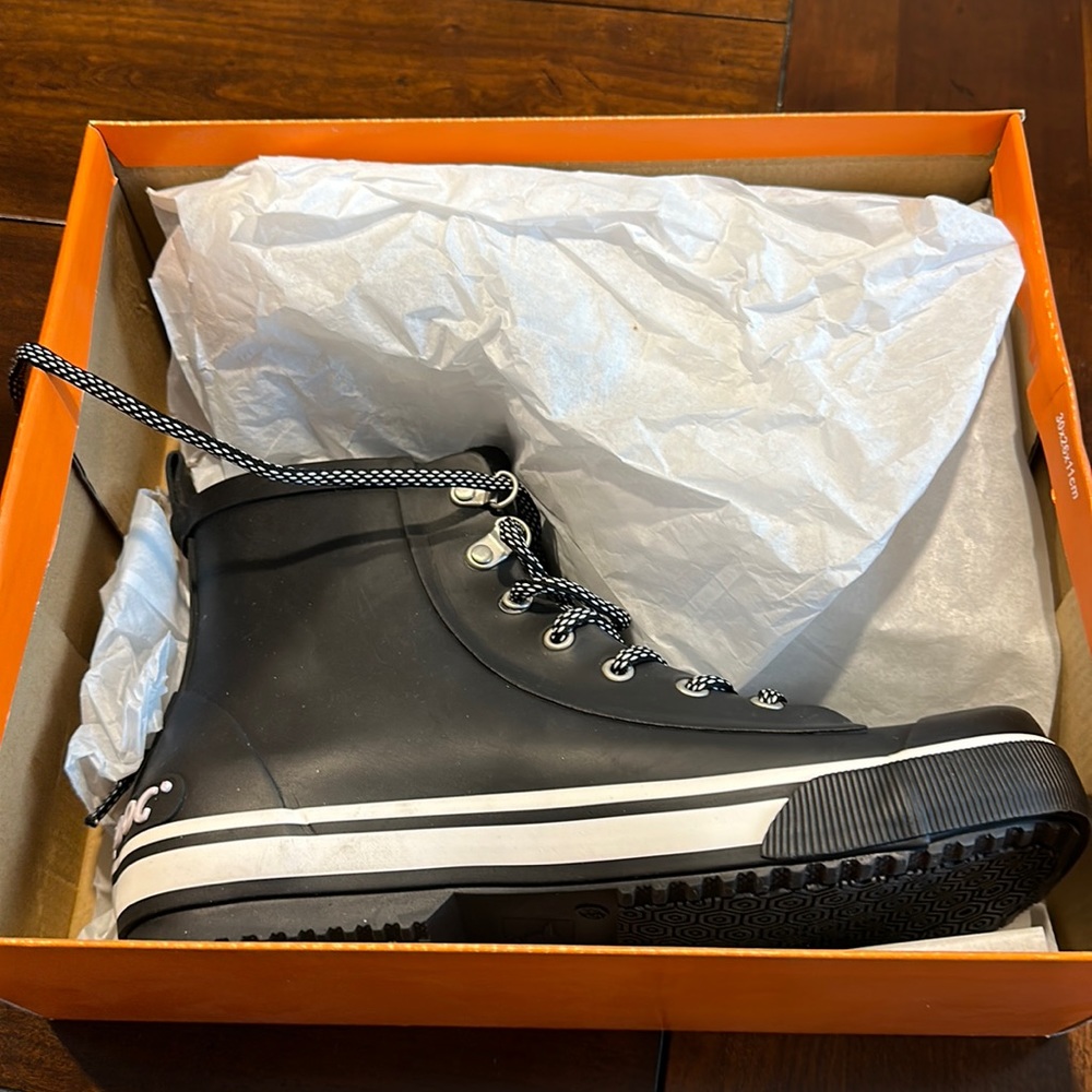Rocket Dog, lace up, Rainy Rubber boots, 8.5 medium